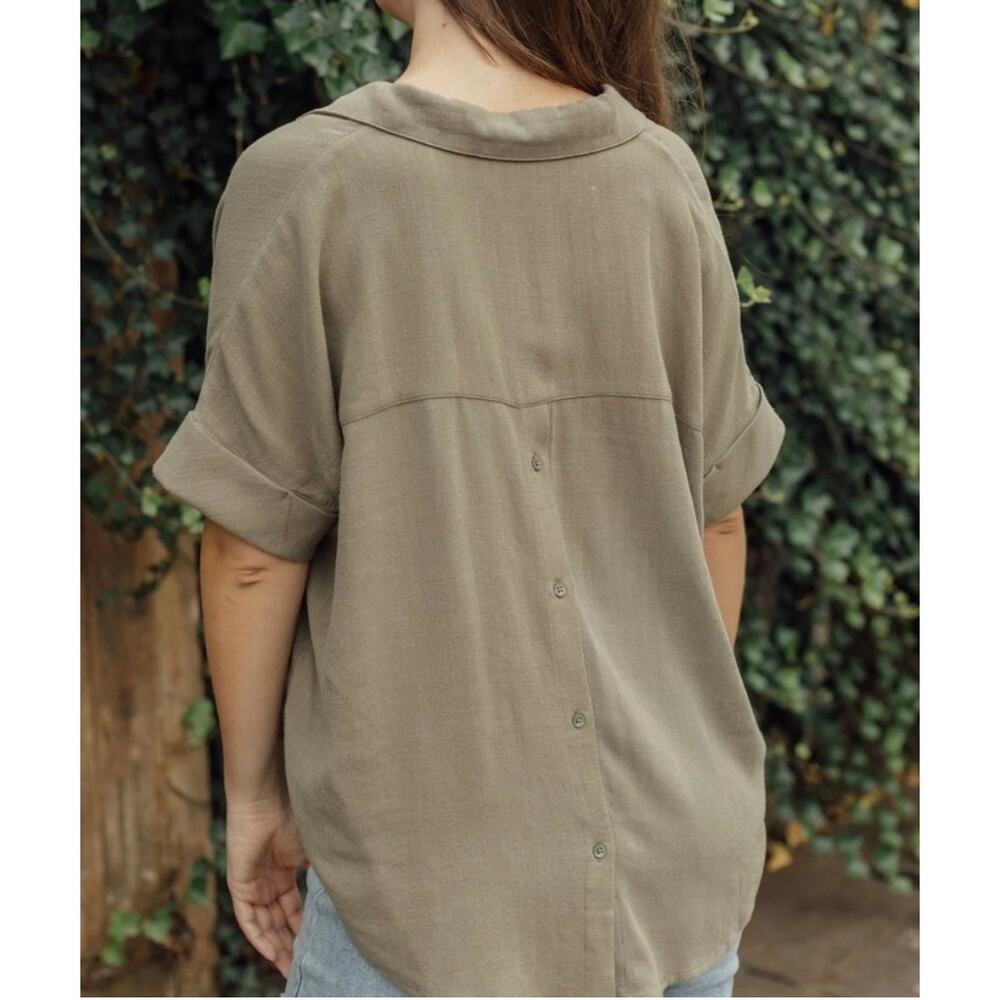 Neuflora Waco Tan Linen Blend Top Medium Button Back V Neck Cuffed Short Sleeve - Picture 9 of 9